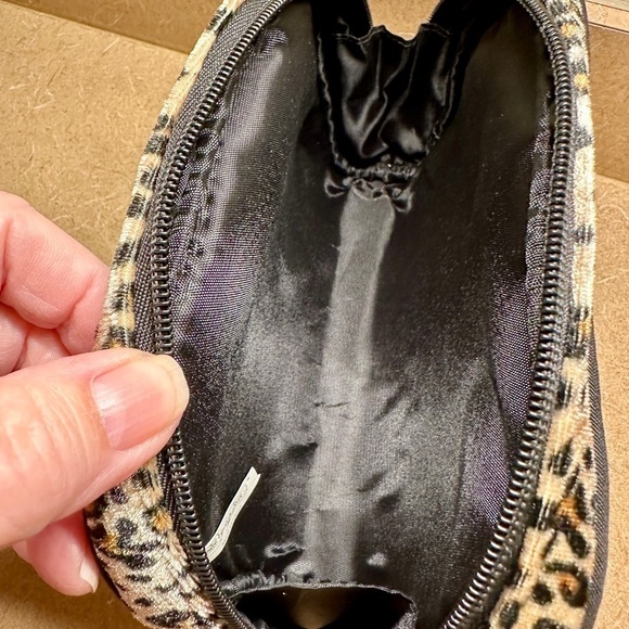 ONCE UPON A TIME, COSMETIC BAG & 3 PIECE STATIONARY SET. - Picture 3 of 9